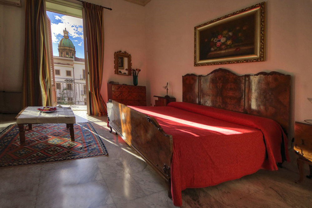 Cavour Il Conte Camillo Couette-café Palerme